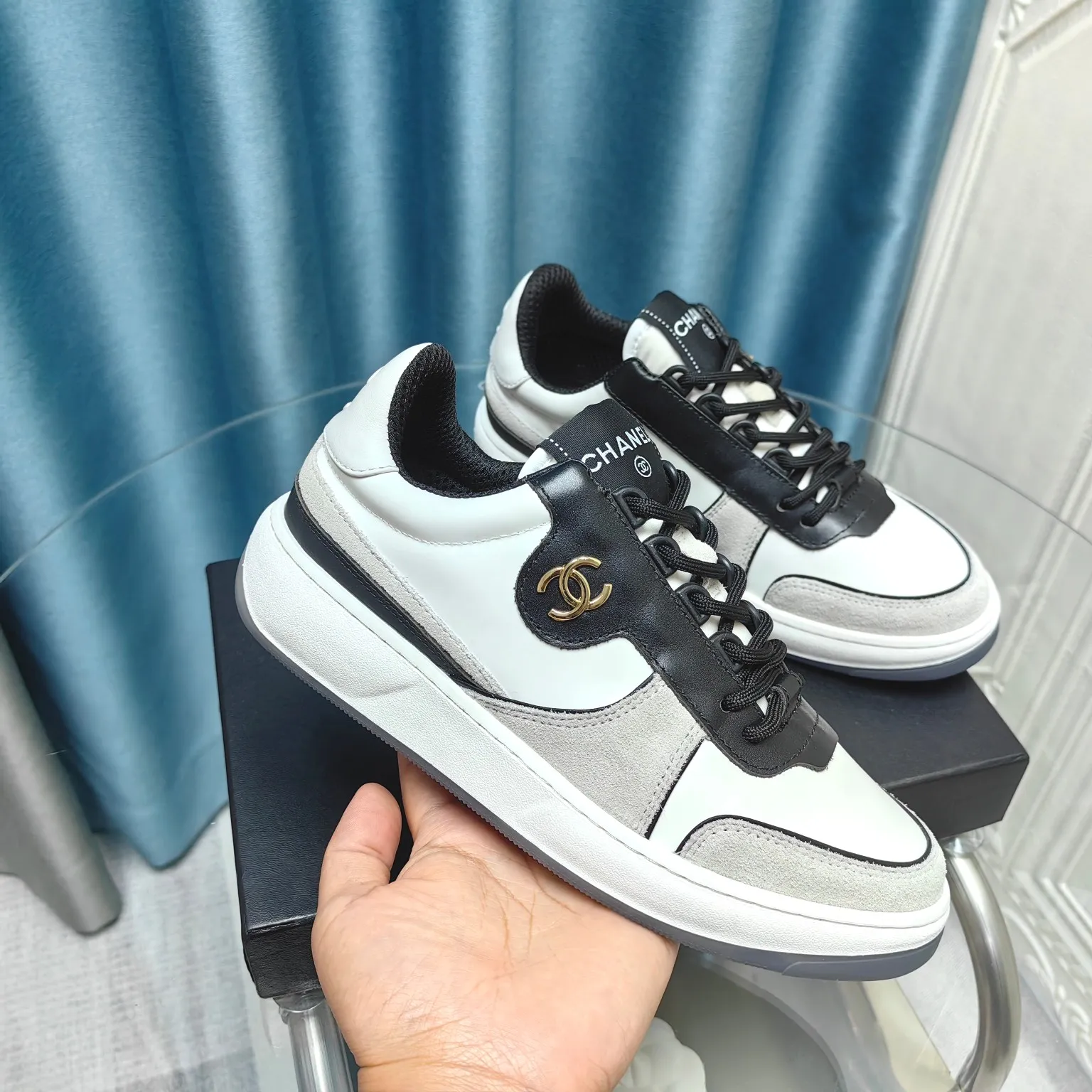 👟👟Ex-factory price 540👟👟 Men's size +10 Chanel Chanel - 2023 counter top casual sports shoes This classic design; the upper is electro-embroidered with a variety of techniques; the outsole is fashionable and sporty; it is unusual to incorporate a variety of color matching elements... The diversified mix and match is very beautiful and versatile, casual, fashionable, sports and outdoor can be taken into account. The counter boutique package is full set for women 35-40 and men 39-45 (Customized size 44.45)
